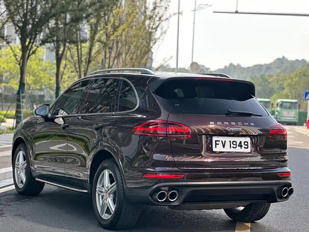 Porsche Cayenne — миниатюра 7