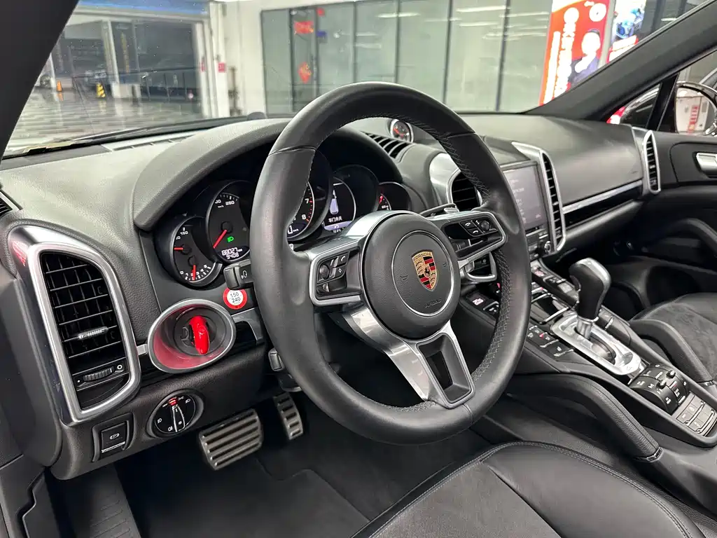 Porsche Cayenne — миниатюра 12