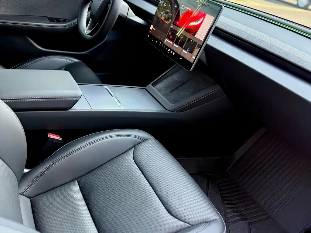 Tesla Model 3 — миниатюра 11