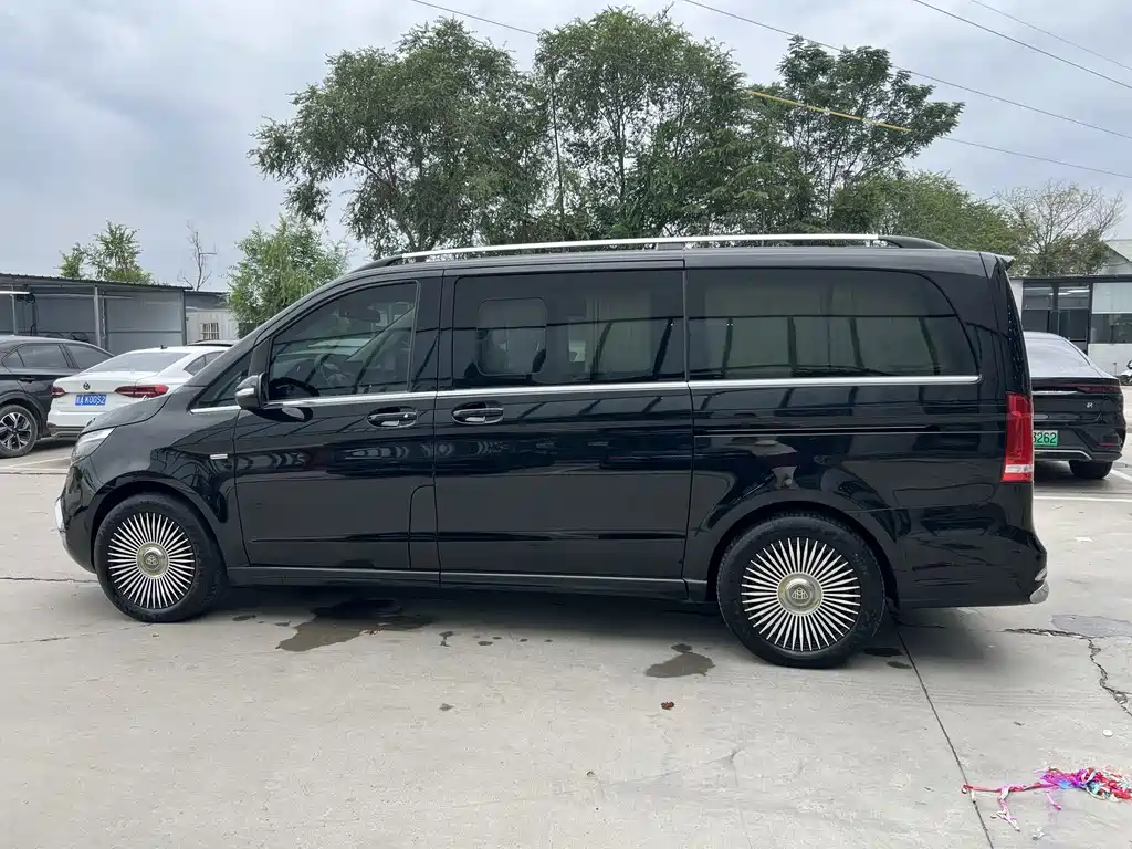 Mercedes-Benz V-Class — миниатюра 12