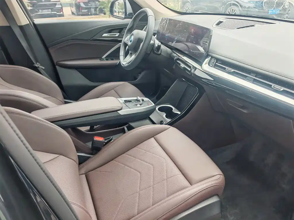 BMW iX1 — миниатюра 11