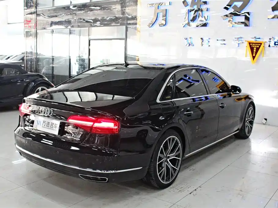 AUDI A8
