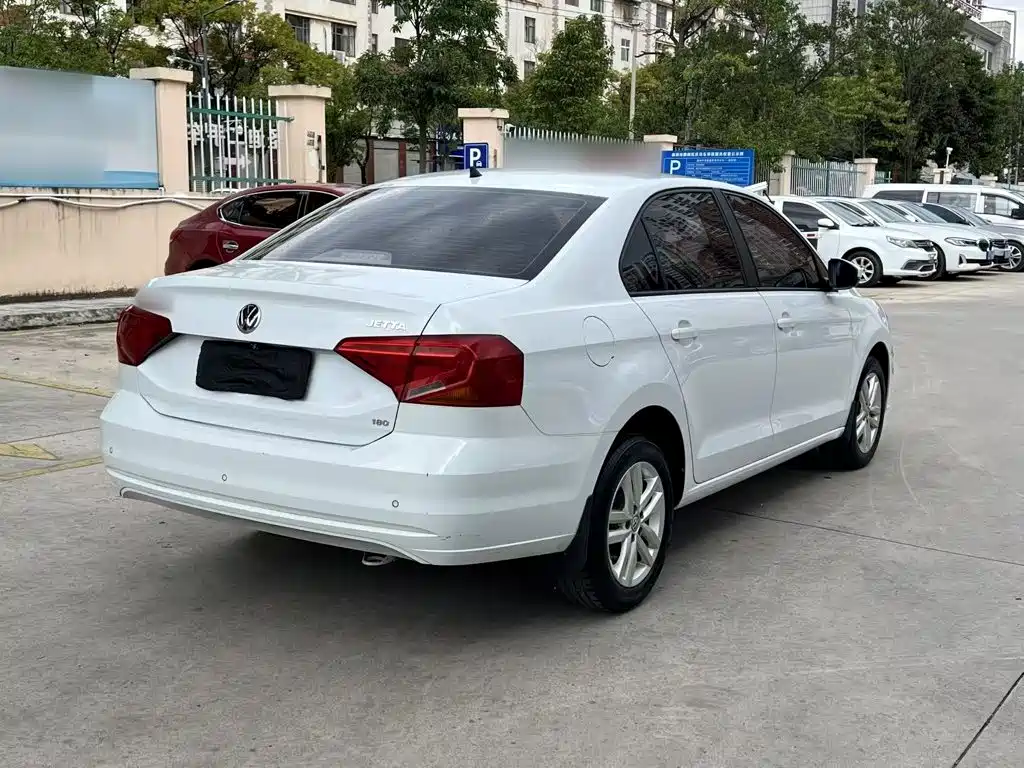 Volkswagen Jetta — миниатюра 7