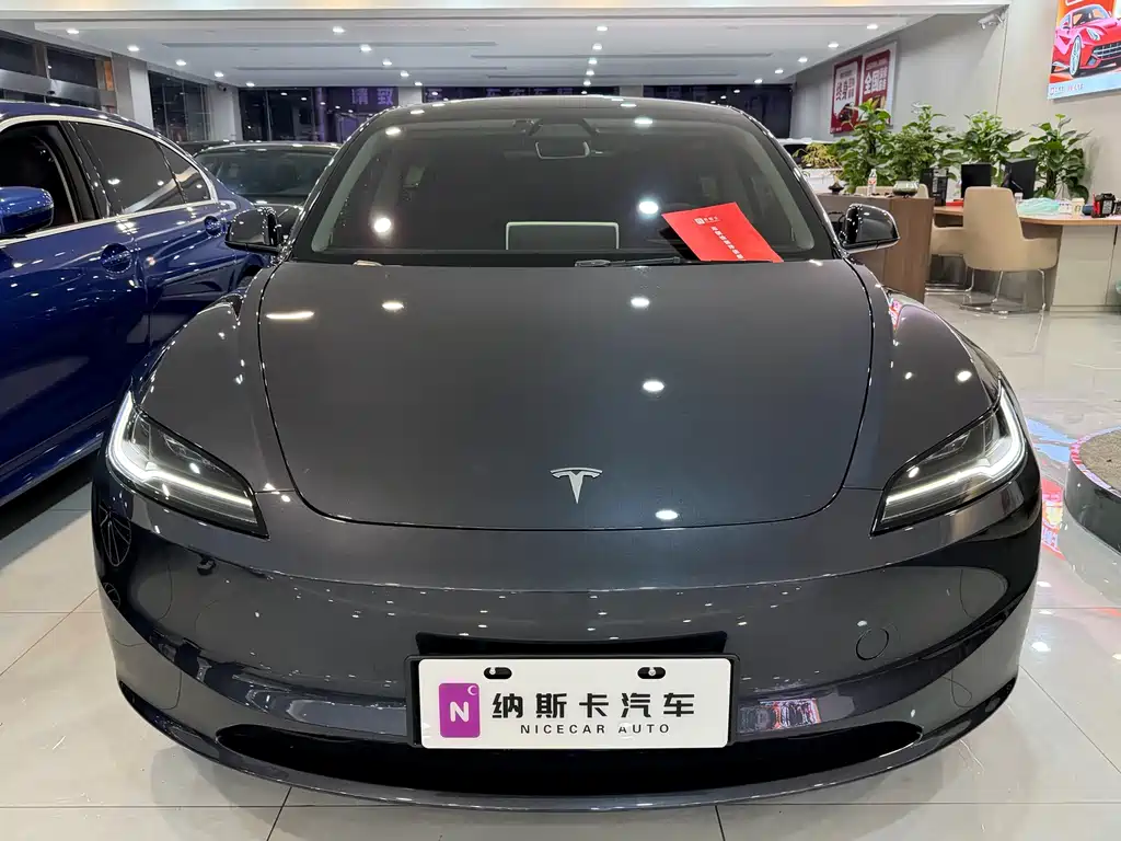 Tesla Model 3 — миниатюра 2