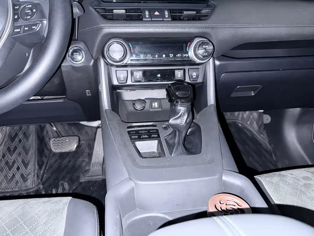 Toyota RAV4 — миниатюра 14