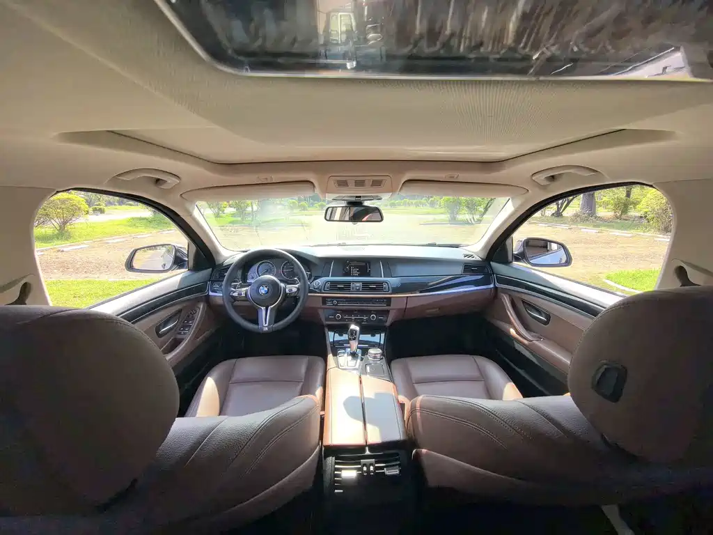 BMW 5 Series — миниатюра 13