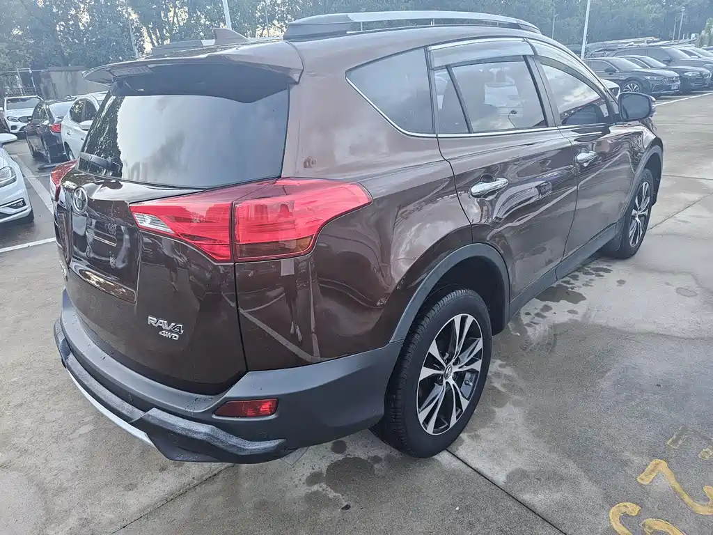 Toyota RAV4 — миниатюра 12
