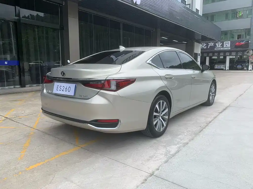 Lexus ES 2018 260 V