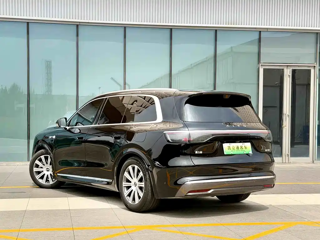 Aito M8 2025 Max+ 53.4kWh 5 мест (192 ）