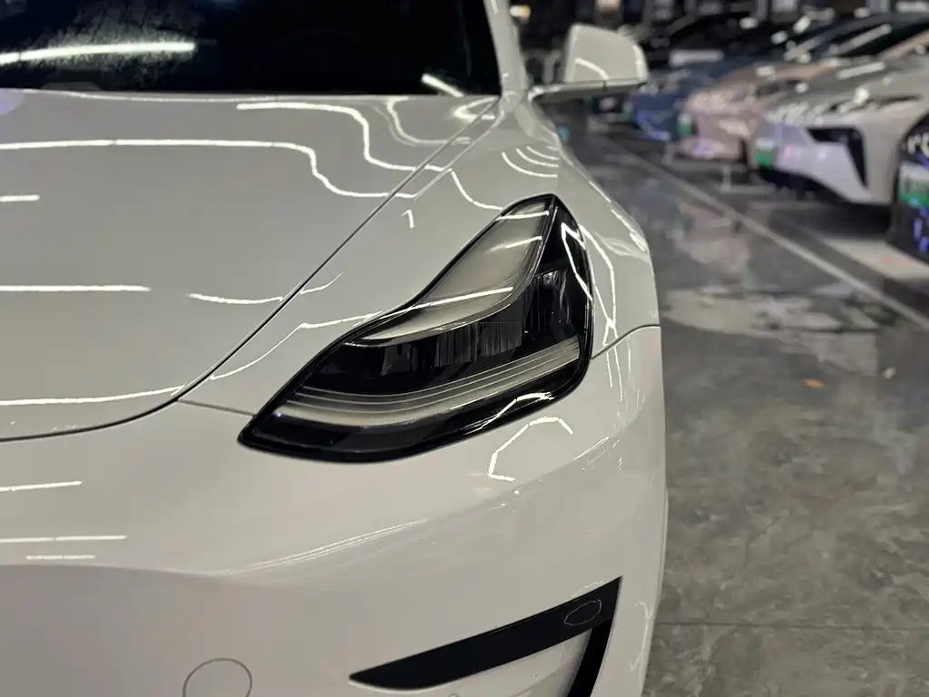 Tesla Model 3 — миниатюра 5