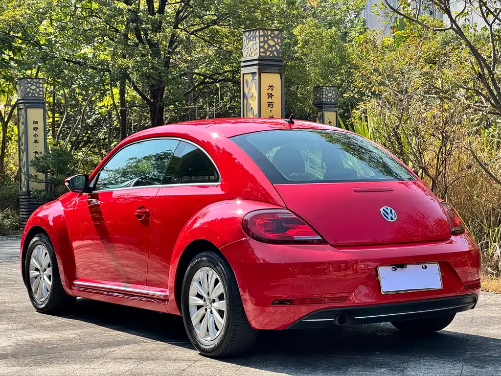 VOLKSWAGEN BEETLE