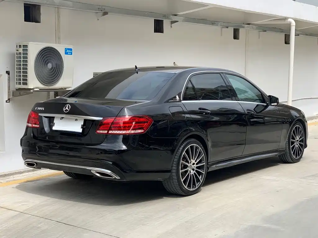 Mercedes-Benz E-Class — миниатюра 13