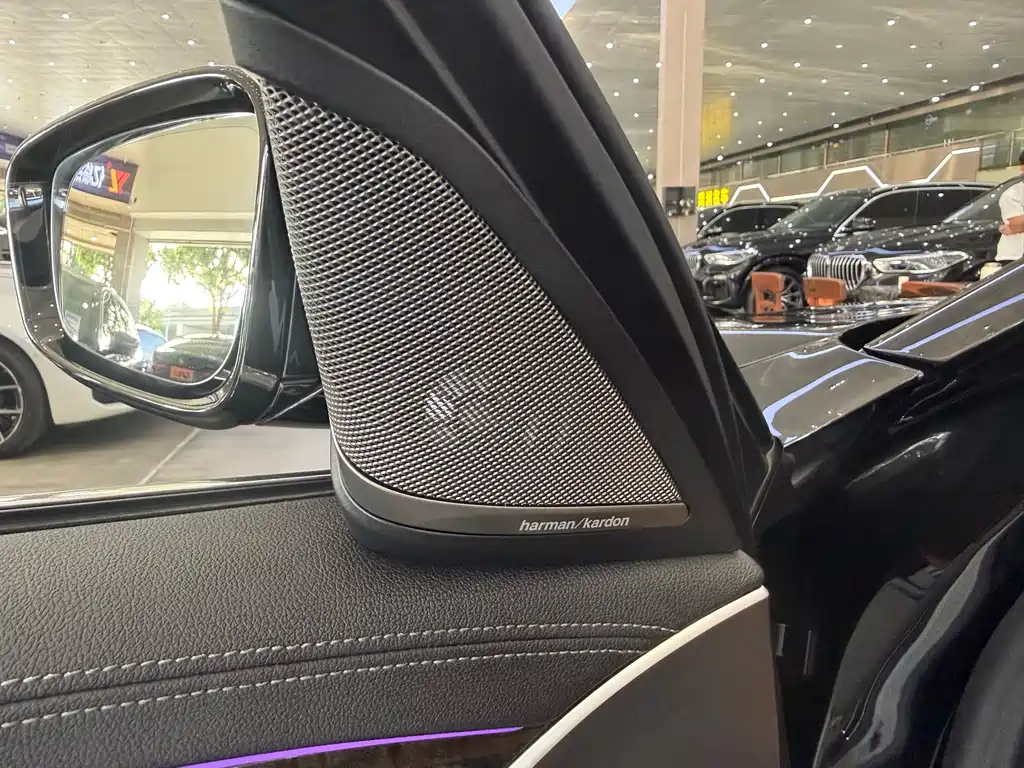BMW 5 Series — миниатюра 8