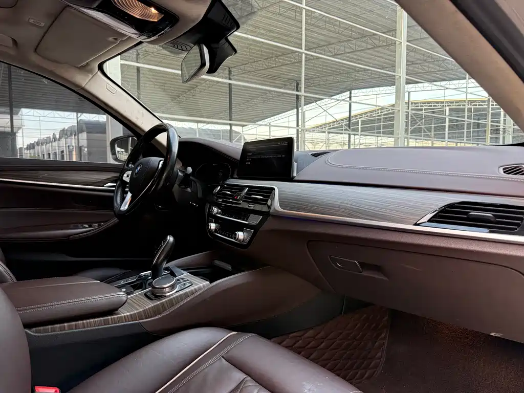 BMW 5 Series New Energy — миниатюра 24