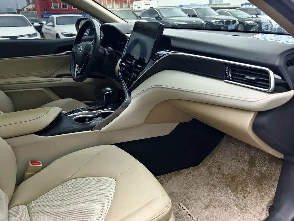 Toyota Camry — миниатюра 11