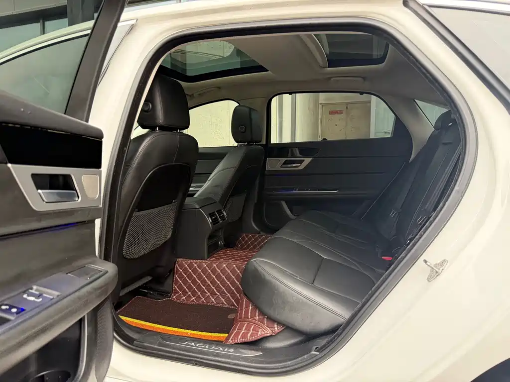 Jaguar XFL — миниатюра 6