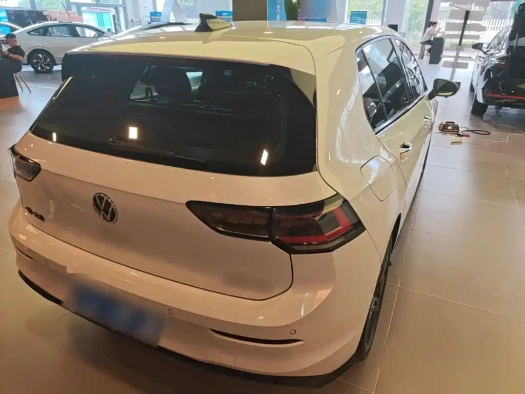 Volkswagen Golf 2025 300TSI R-Line