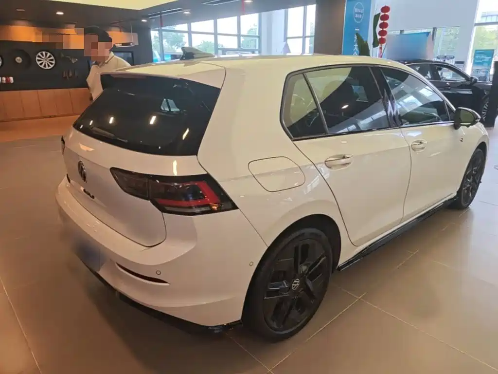 Volkswagen Golf 2025 300TSI R-Line
