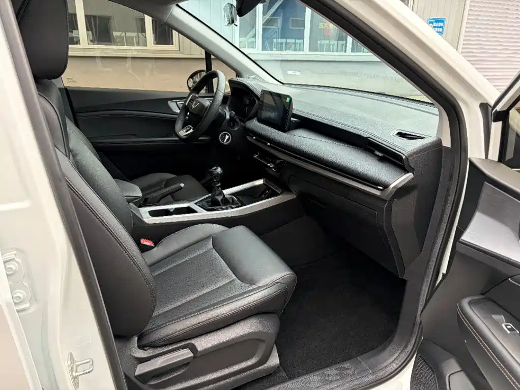 Wuling Jiachen — миниатюра 9