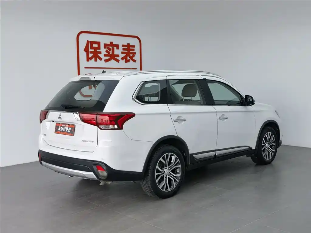 MITSUBISHI OUTLANDER