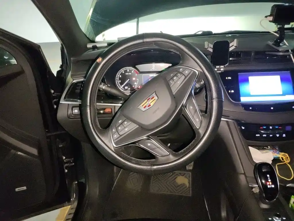 Cadillac XT5 — миниатюра 3