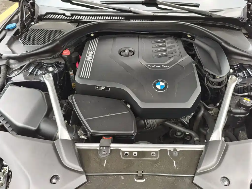 BMW 5 Series — миниатюра 13