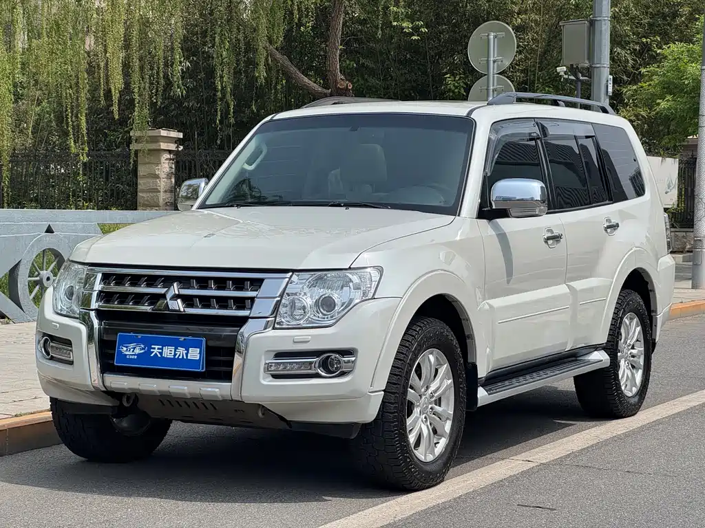 Mitsubishi Pajero (Import) 2018