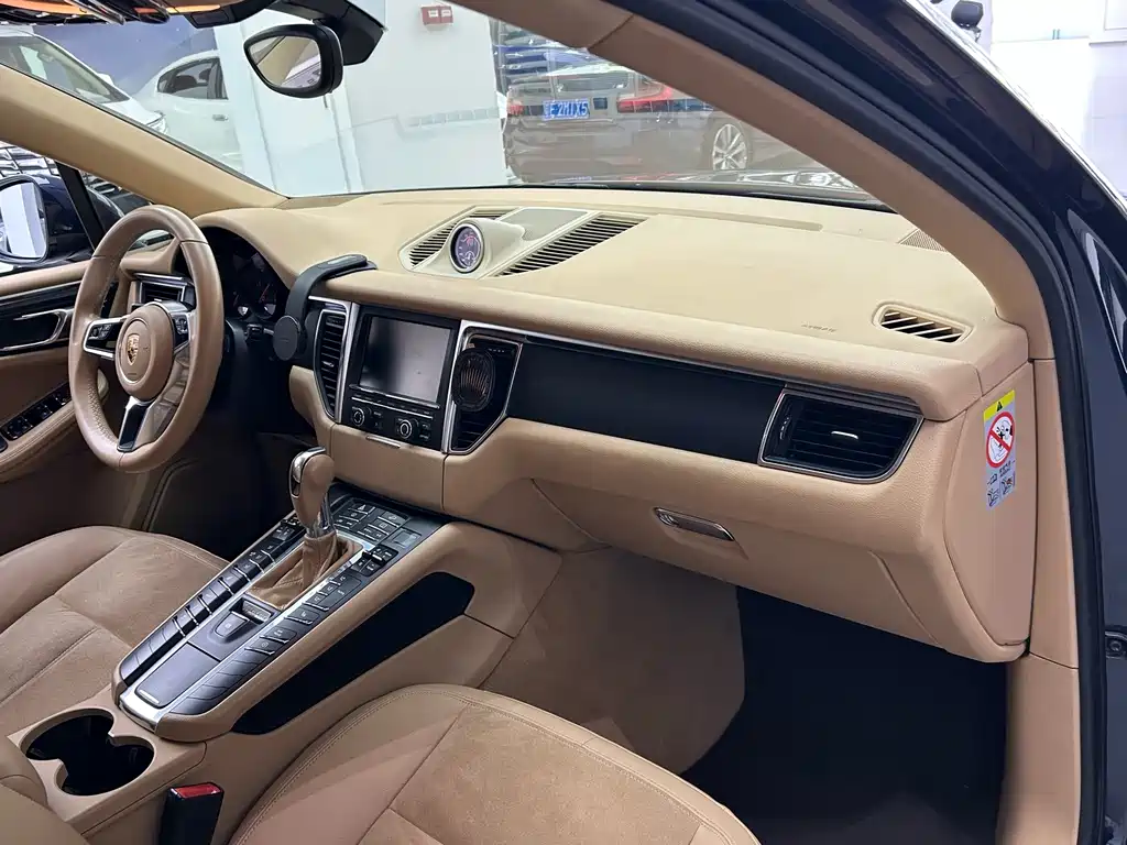 Porsche Macan — миниатюра 11
