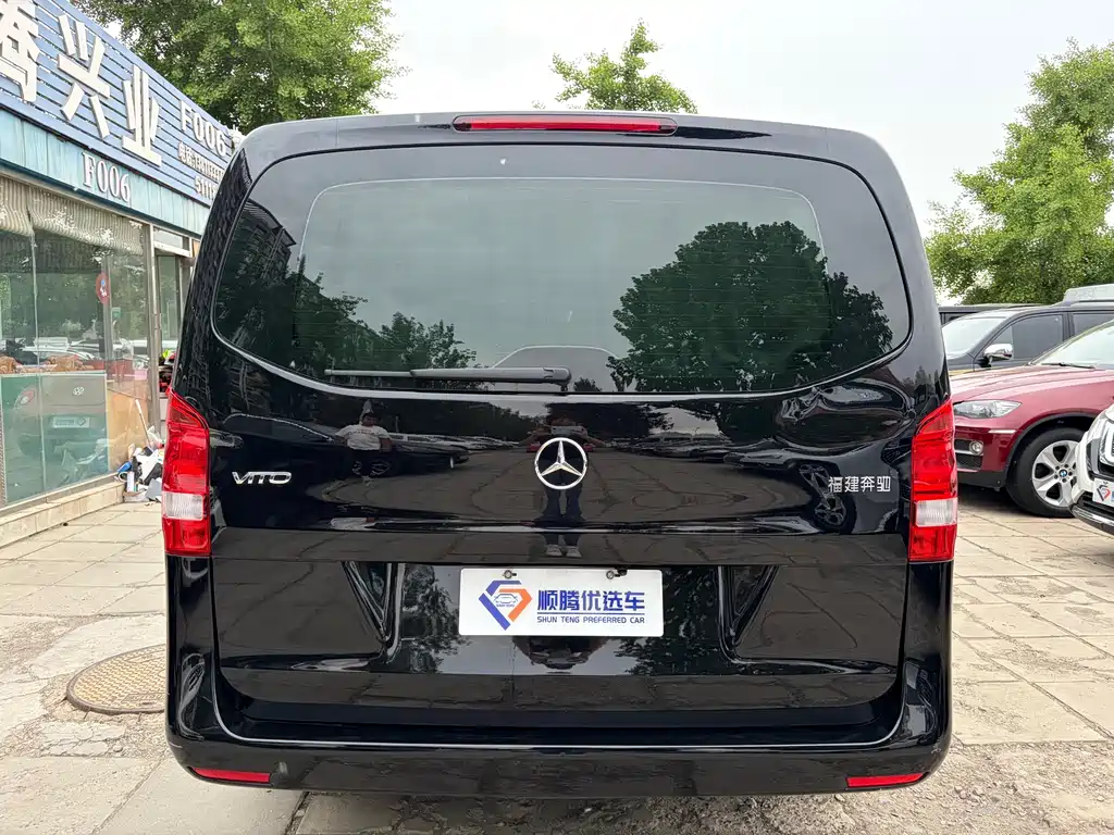 Mercedes-Benz Vito 2024 2.0T Elite 7 мест