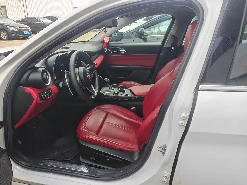 Alfa Romeo Giulia — миниатюра 4