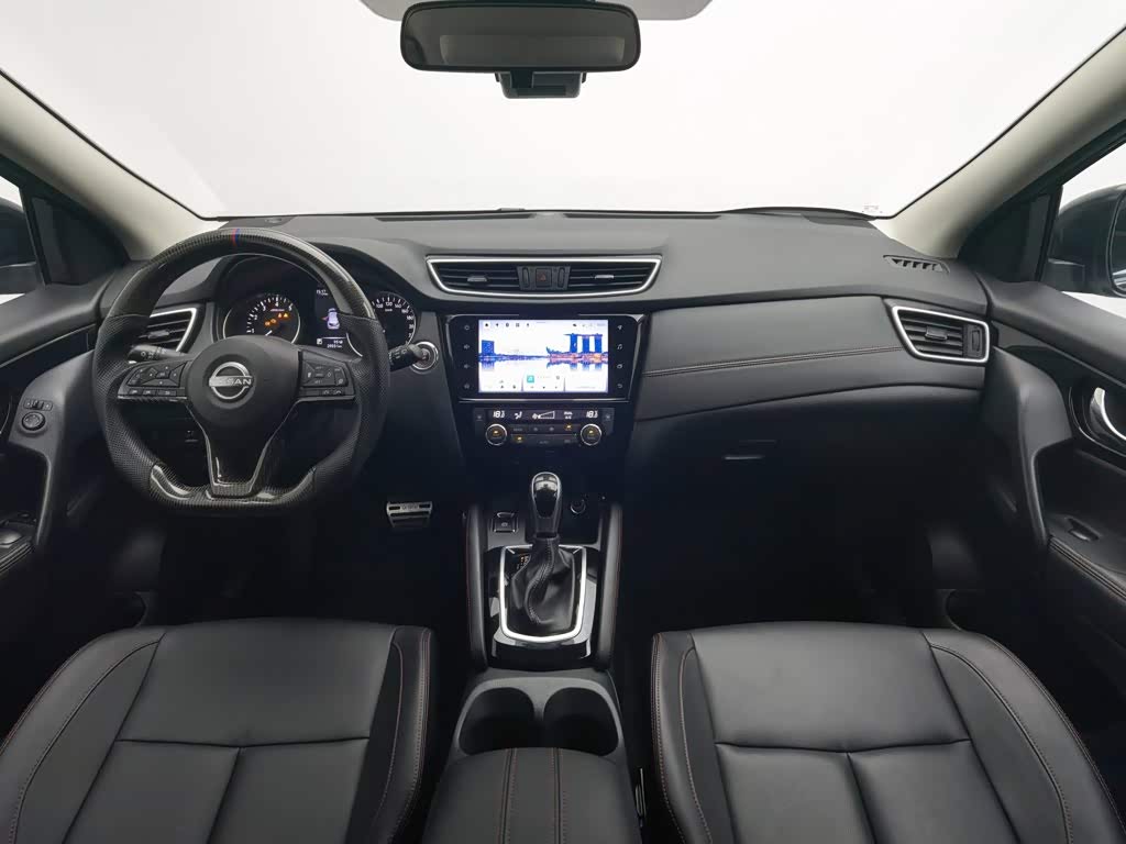 Nissan Qashqai 2.0 л 2024 г. шампань/коричневый, пробег 29500 км