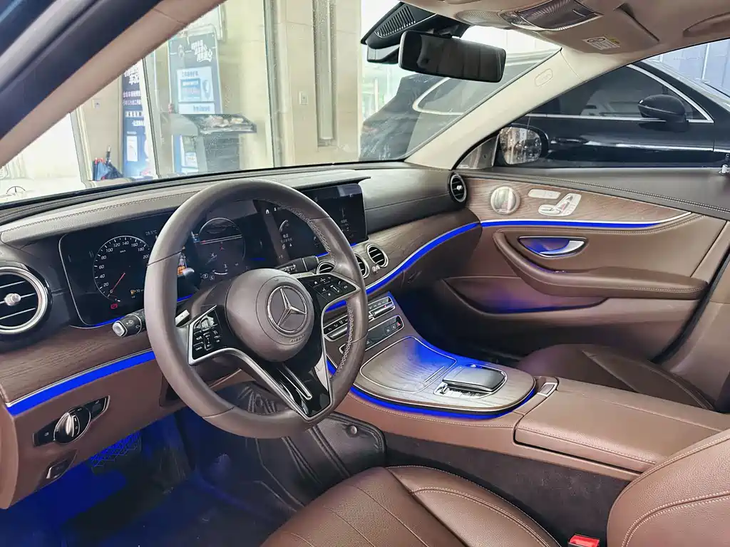 Mercedes-Benz E-Class — миниатюра 5