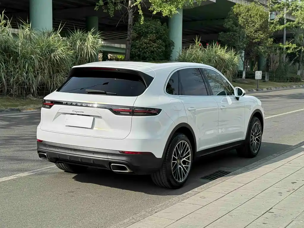 Porsche Cayenne — миниатюра 4