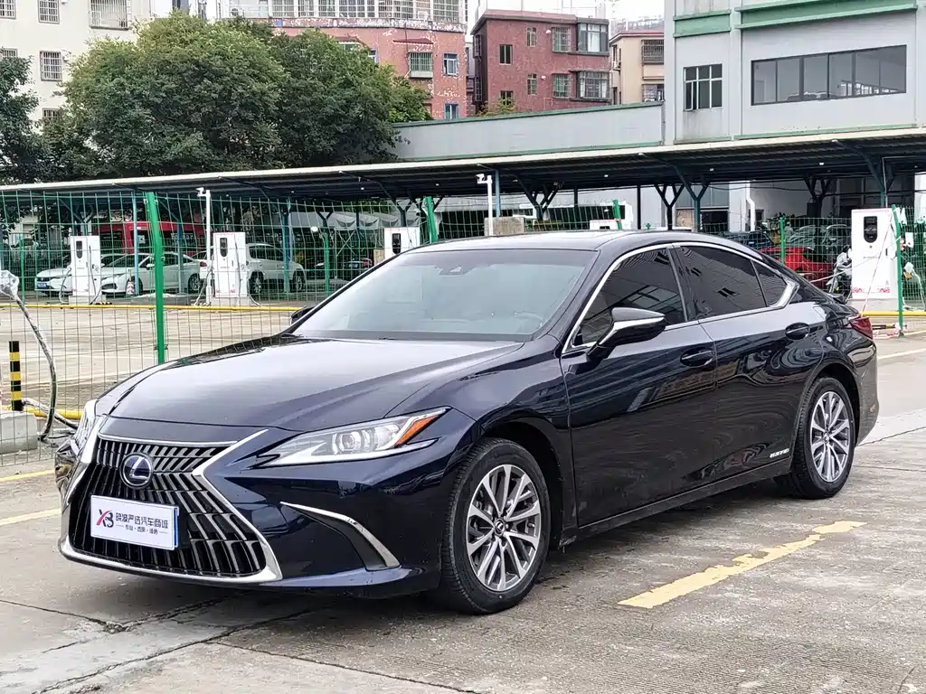 Lexus ES 2022