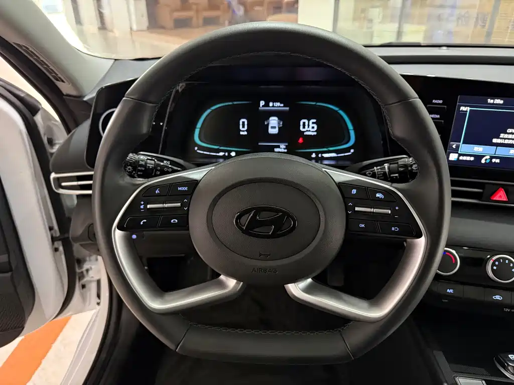 Hyundai Elantra — миниатюра 13