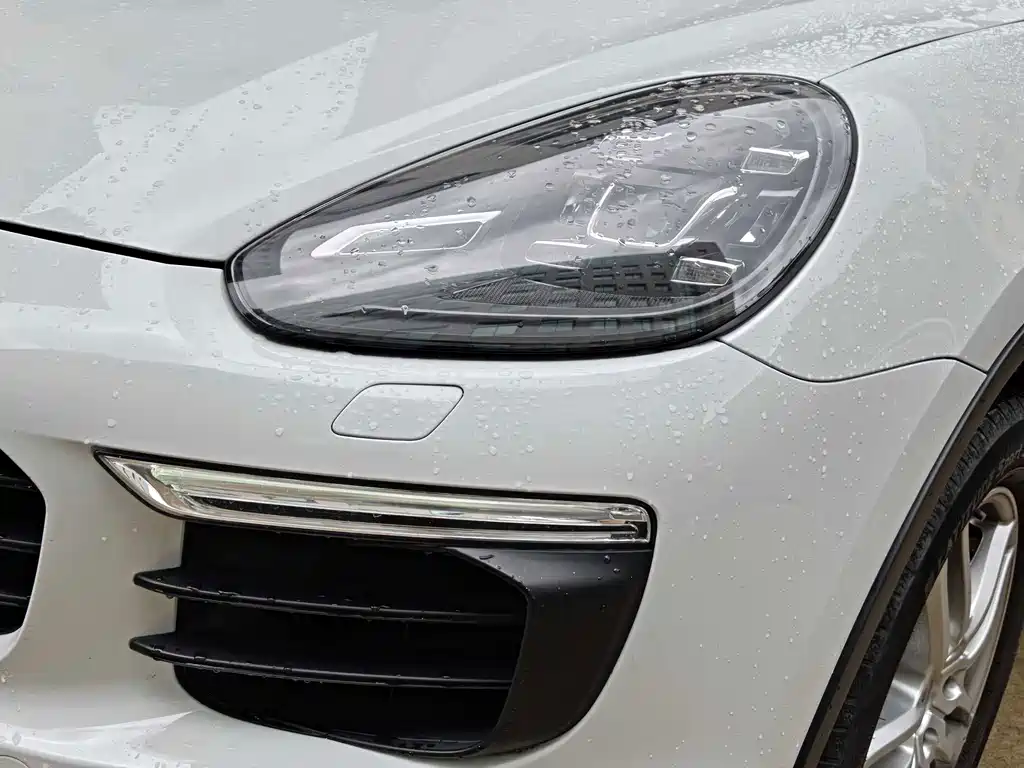 Porsche Cayenne — миниатюра 8