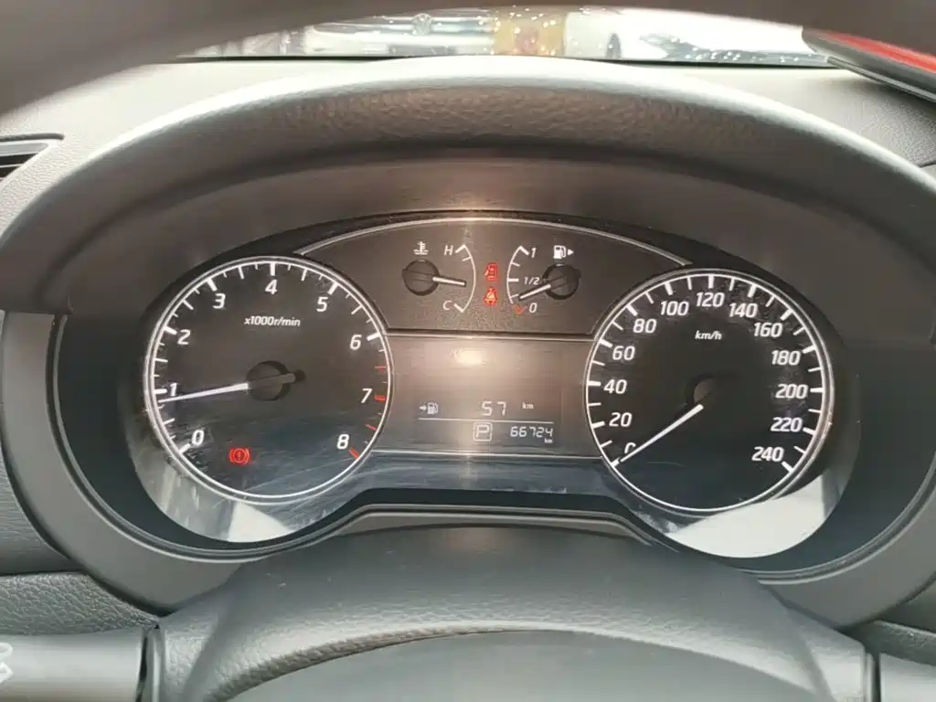 Nissan Tiida — миниатюра 12
