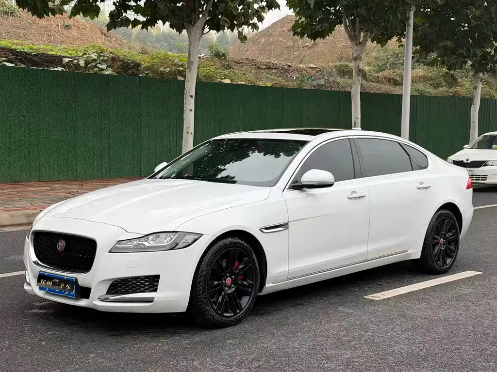 Jaguar XFL — миниатюра 3