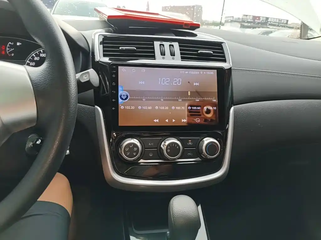 Nissan Tiida — миниатюра 13