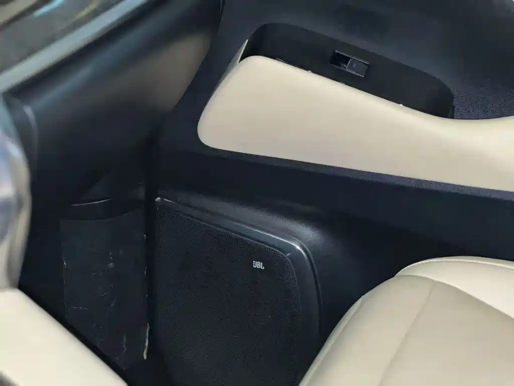 Toyota Alphard — миниатюра 8