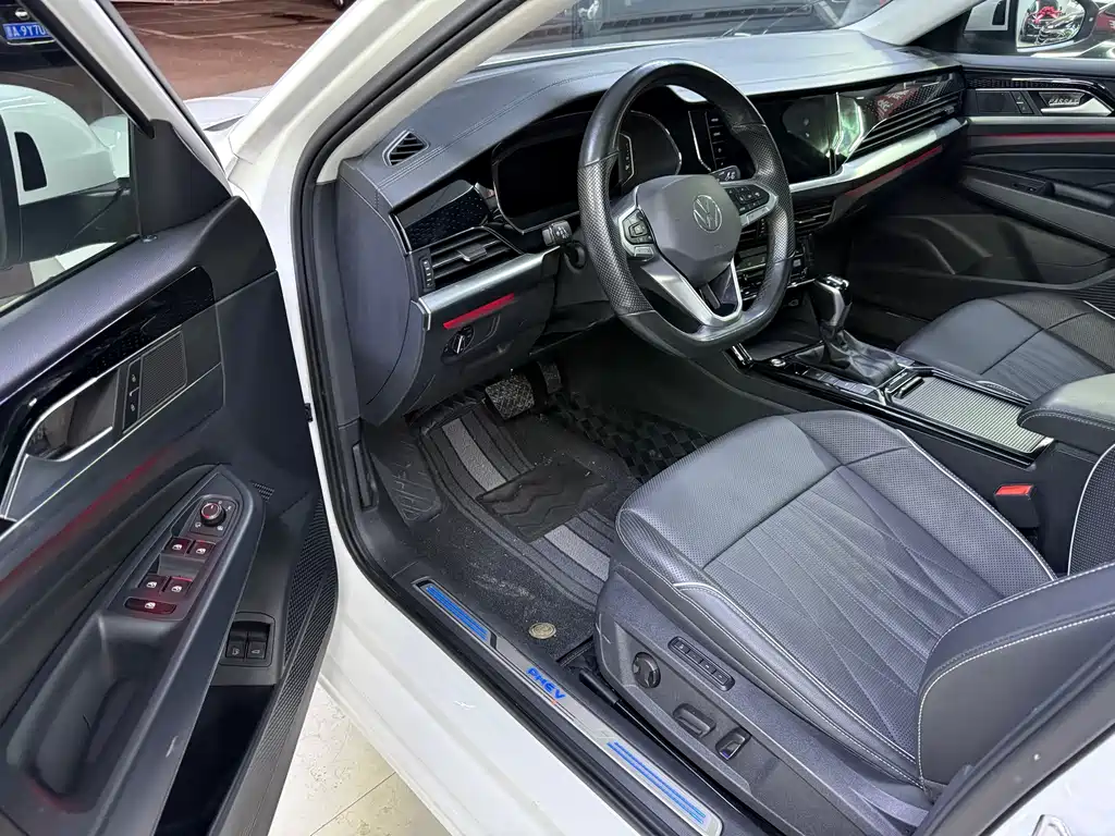 Volkswagen Passat PHEV — миниатюра 4