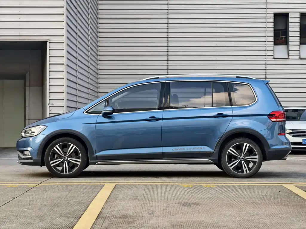 Volkswagen Touran — миниатюра 4