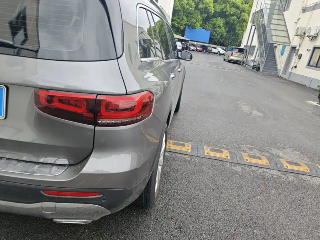 Mercedes-Benz GLB — миниатюра 8