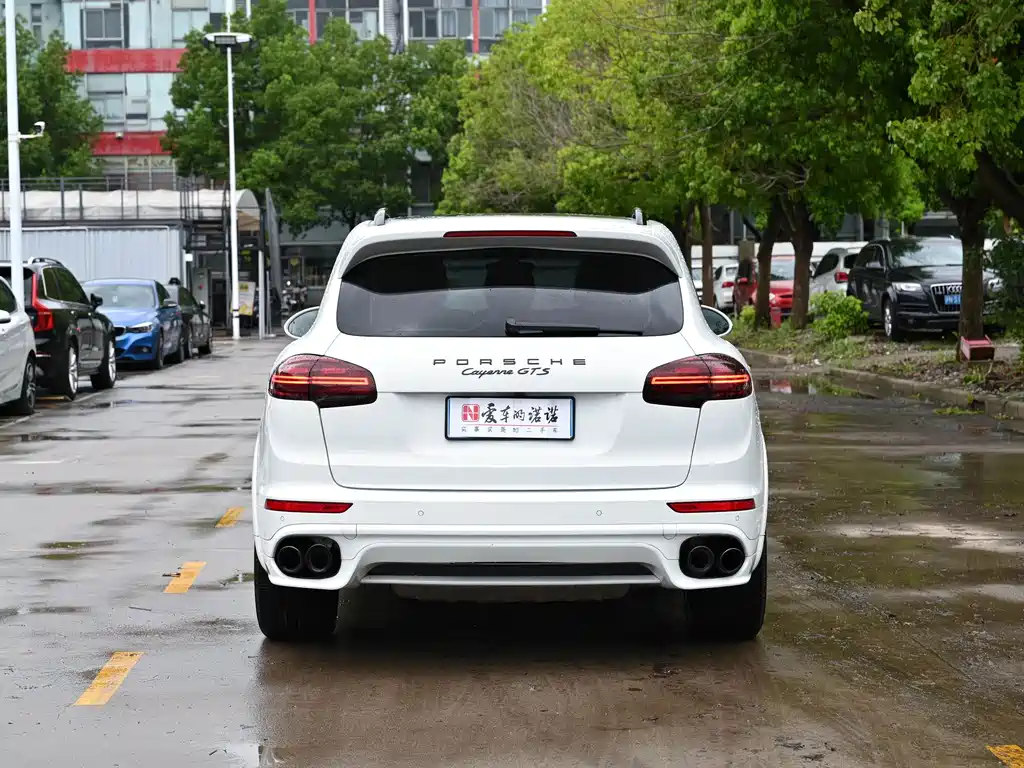Porsche Cayenne — миниатюра 5
