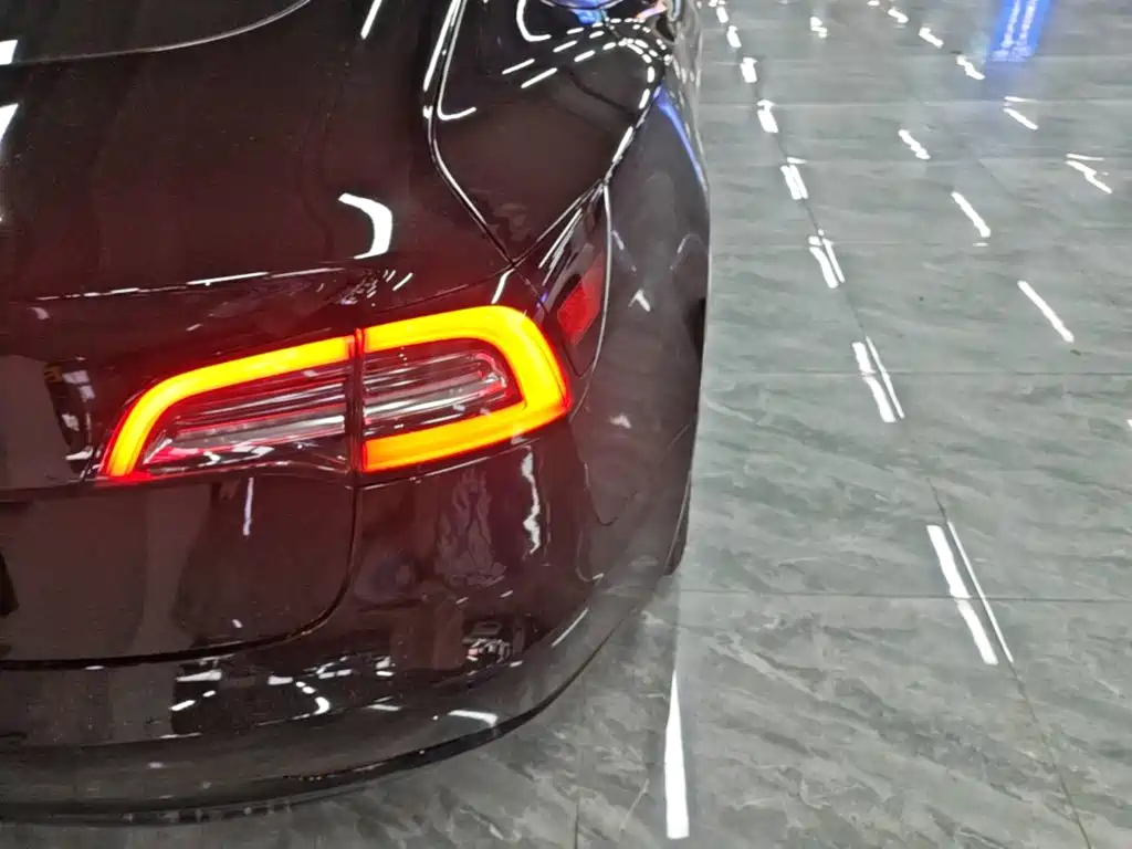Tesla Model 3 — миниатюра 8