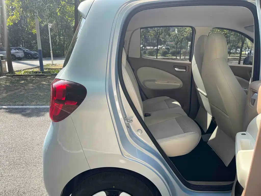 Wuling MINIEV — миниатюра 11