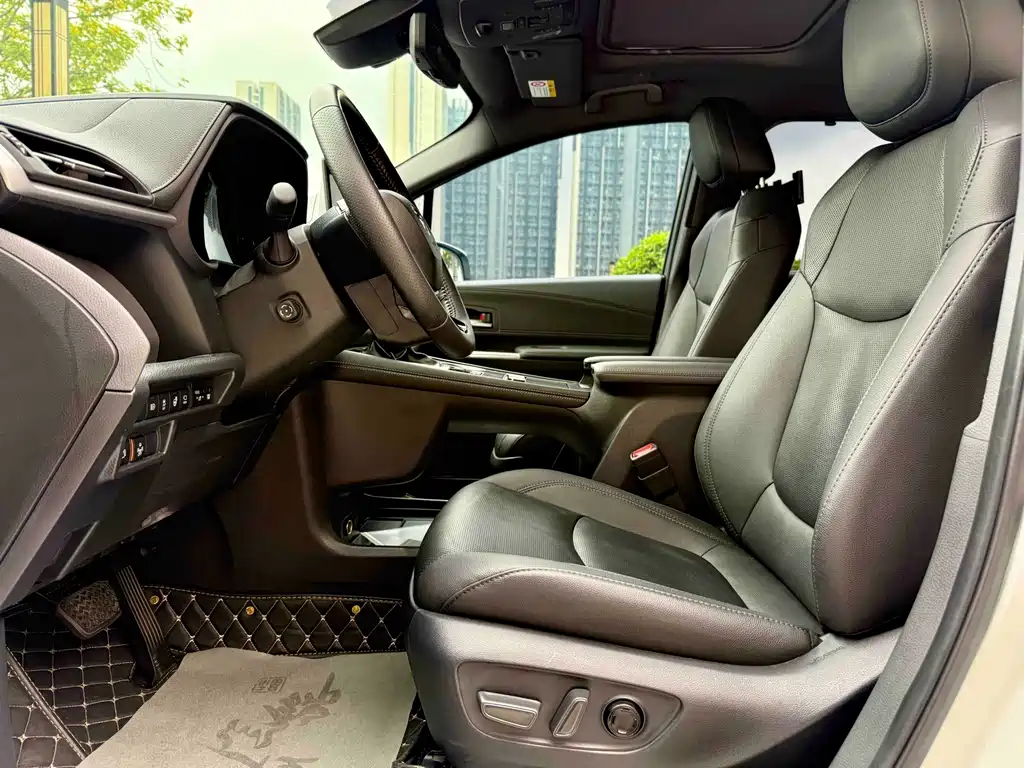 Toyota Sienna — миниатюра 6