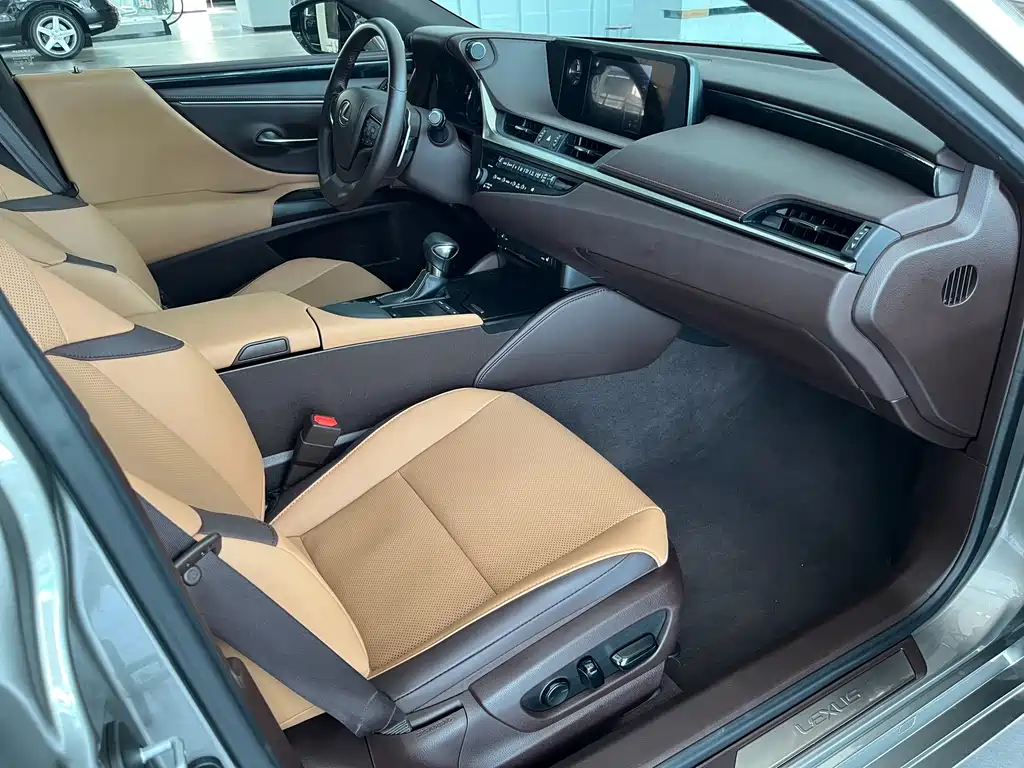 Lexus ES — миниатюра 11
