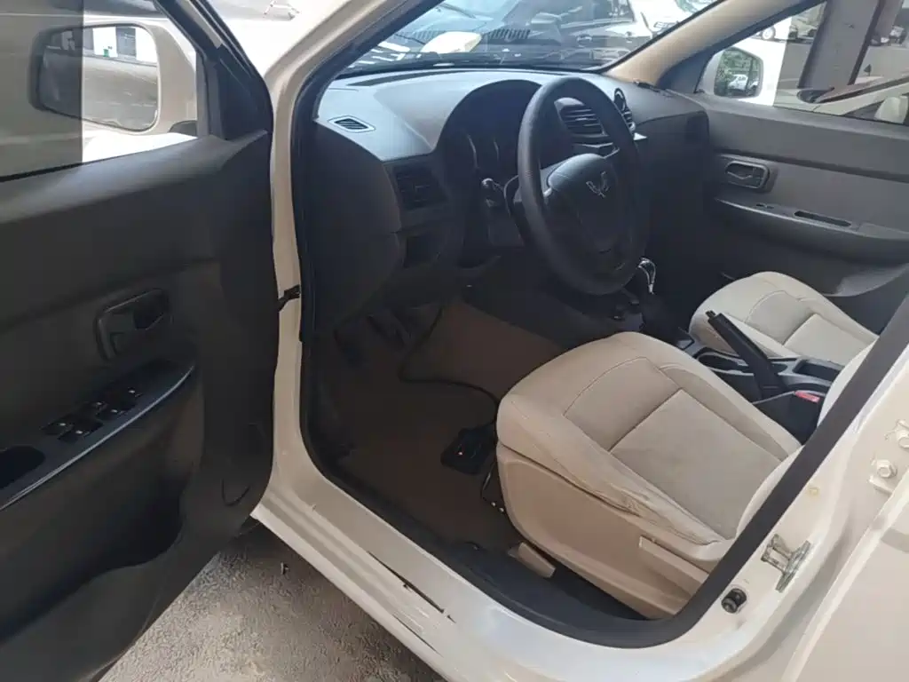 Wuling Hongguang — миниатюра 16