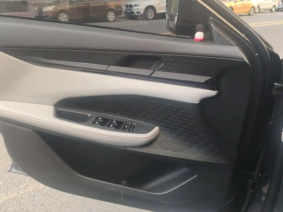 Changan UNI-V iDD — миниатюра 7